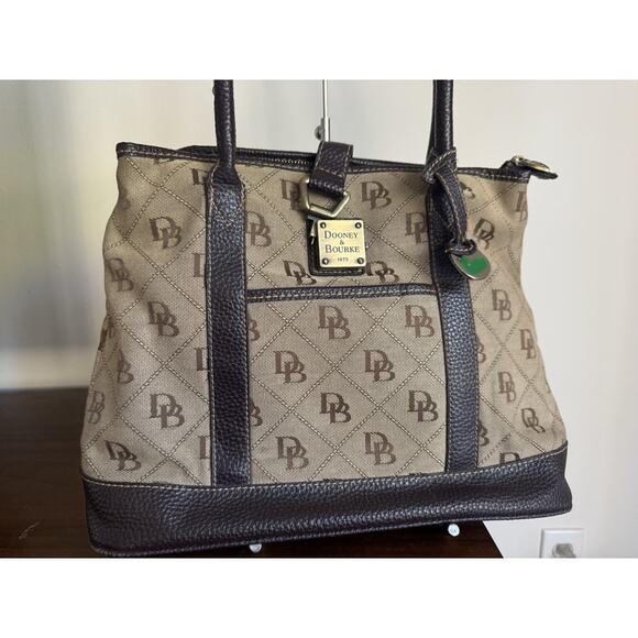 Beautiful Dooney&Bourke Leather Trimmed Signature Canvas Vintage Shoulder Bag - Picture 2 of 8